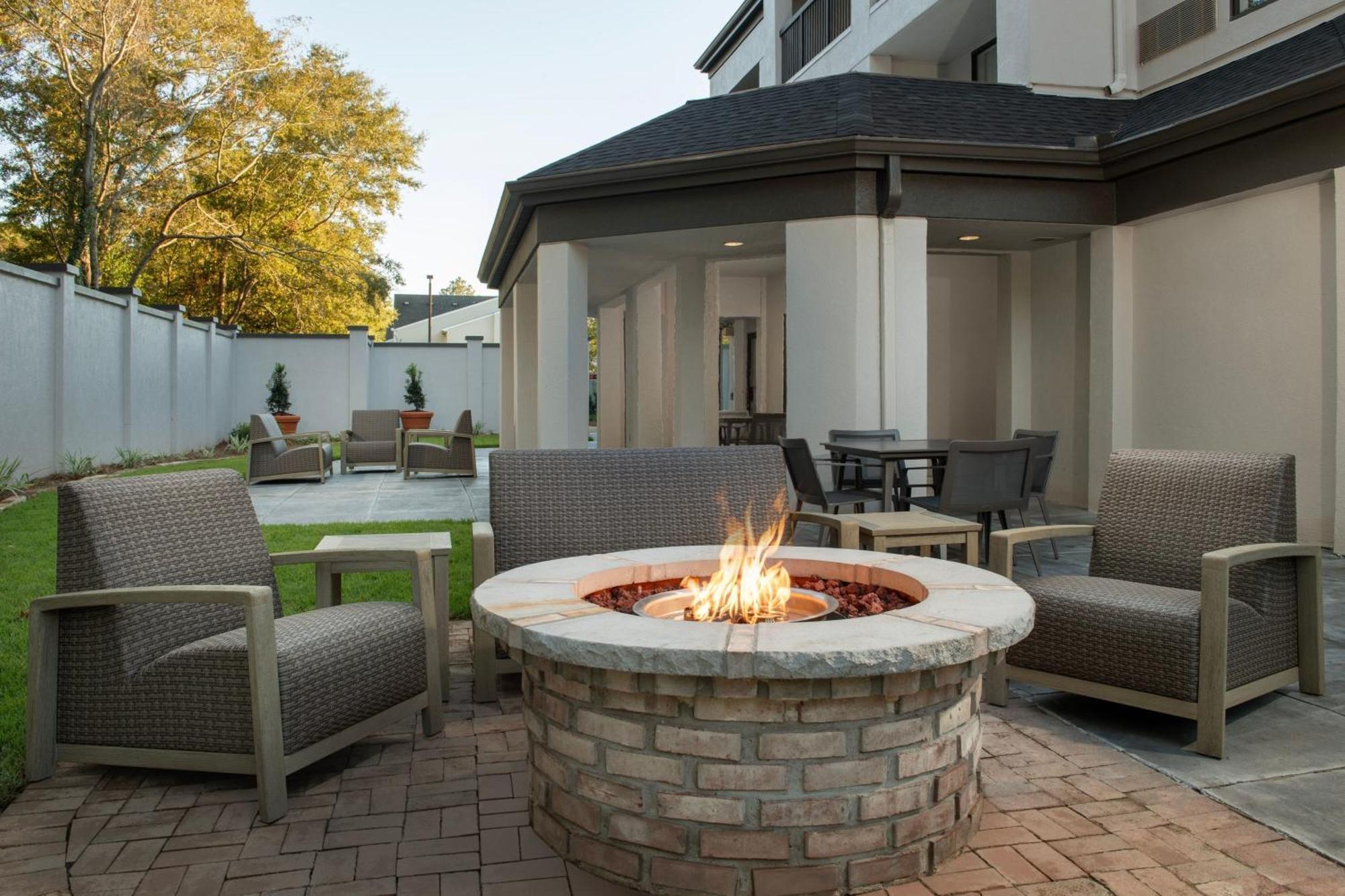 Courtyard By Marriott Dothan Exteriör bild